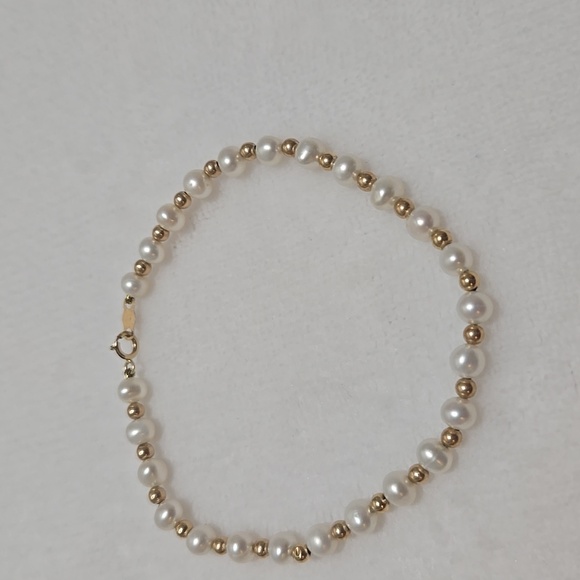 Jewelry - 14k Gold and White Pearl Bracelet, Size 7